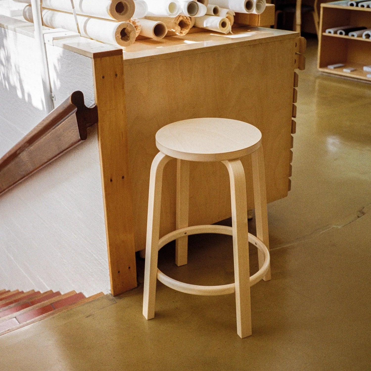 S64 Stool 64, 25 5/8'', unassembled